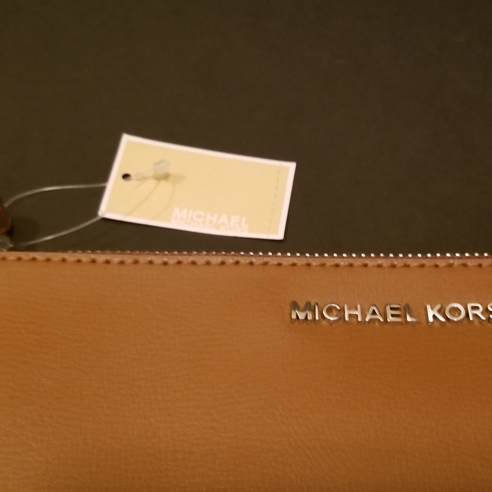 Michael Kors Jet Set Travel Leather Large Wristlet - Picture 3 of 4